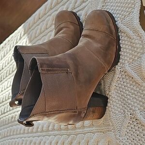 SOREL heeled boots, 7